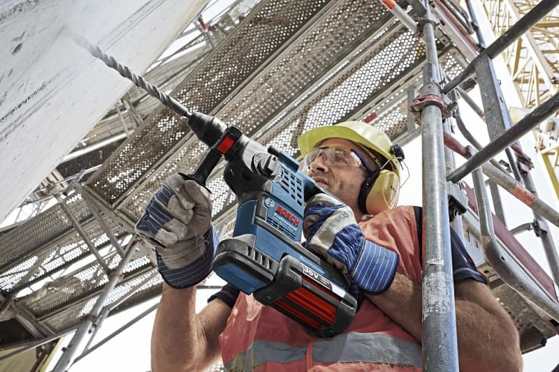 Điện thế là yếu tố thể hiện khả năng làm việc mạnh mẽ của máy đục bê tông pin