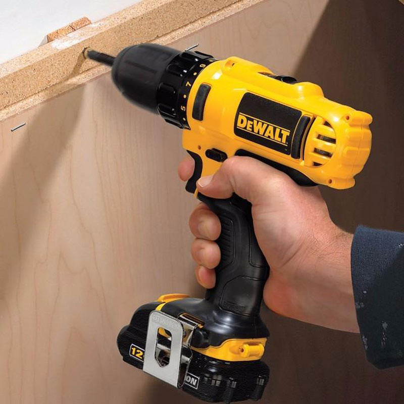 may-khoan-bat-vit-dewalt-1