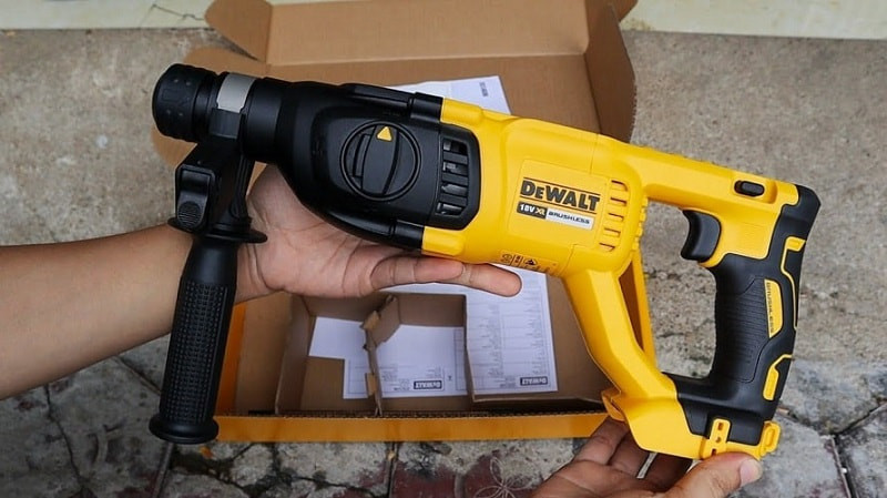 Nên chọn mua máy khoan bê tông pin Dewalt và Makita ở địa chỉ uy tín