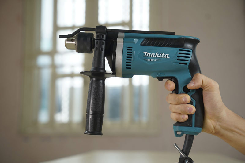may-khoan-dien-cam-tay-makita-3