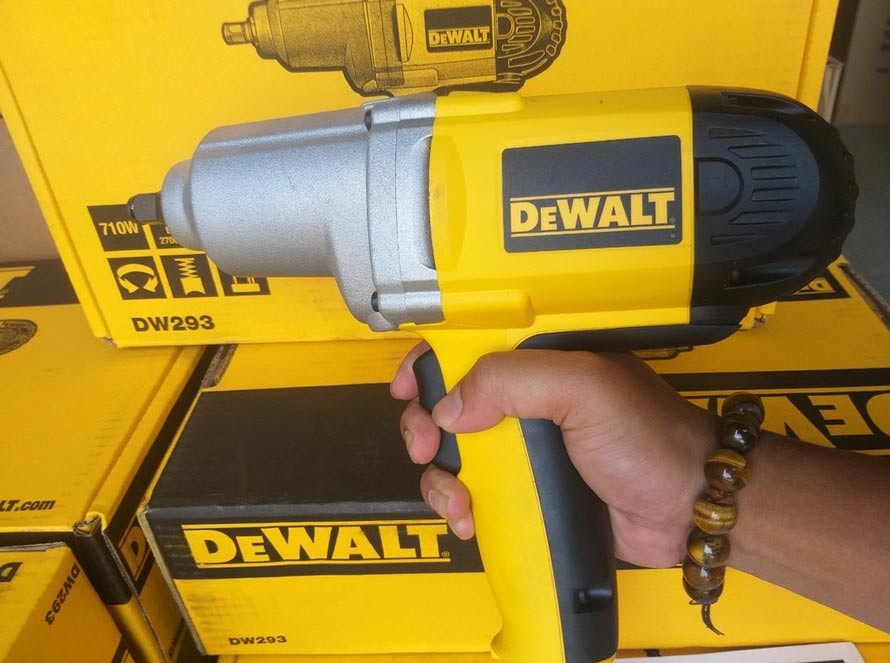 may-siet-bu-long-dewalt-chinh-hang-3