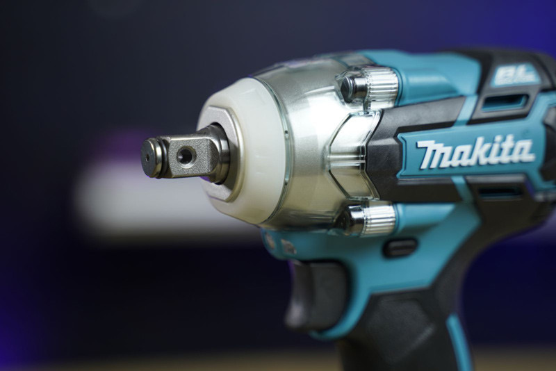 may-van-bu-long-dung-pin-makita-1