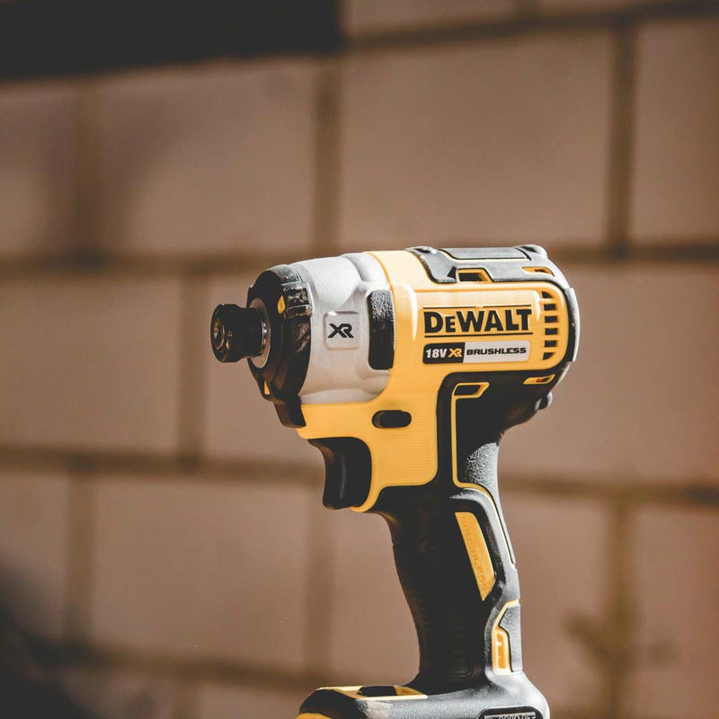 may-van-vit-dung-pin-dewalt-4