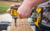 may-ban-vit-dewalt