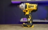 may-siet-bu-long-dewalt-chinh-hang