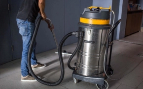 co-nen-mua-may-hut-bui-cong-nghiep