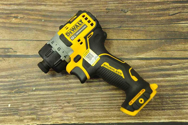 may-ban-vit-dewalt-1