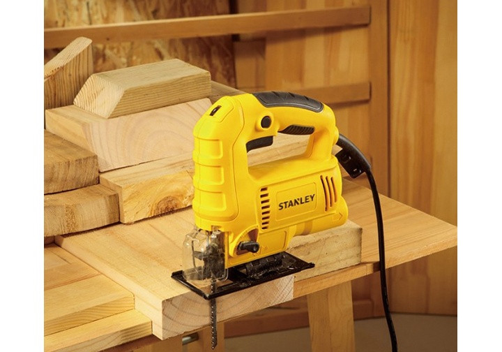 Máy cưa lọng chỉ sử dụng lưỡi cưa, không có bánh đà