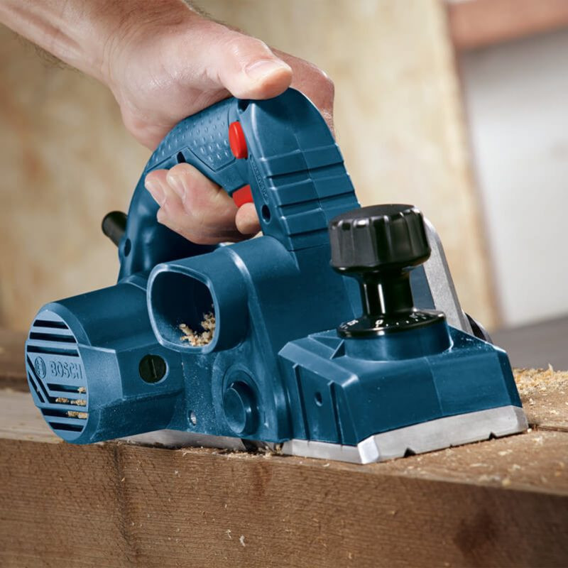 Nên lựa chọn thương hiệu máy bào gỗ uy tín, có chế độ bảo hành tốt