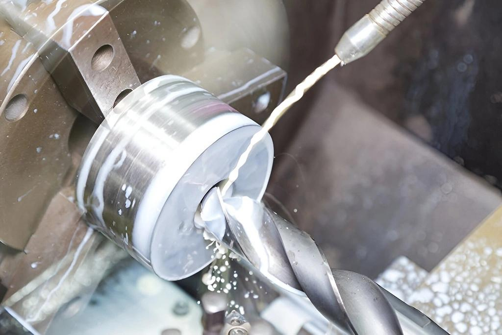 Sử dụng chất làm mát khi sử dụng mũi khoan