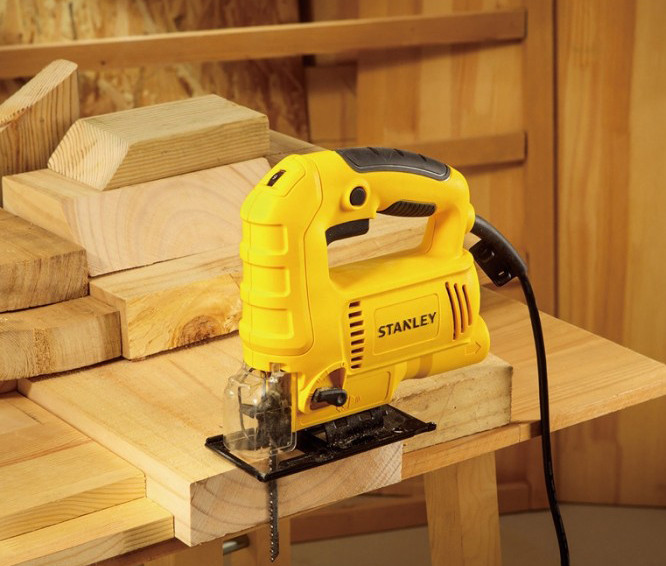 Máy cưa lọng còn được gọi là cưa sọc hoặc cưa chỉ