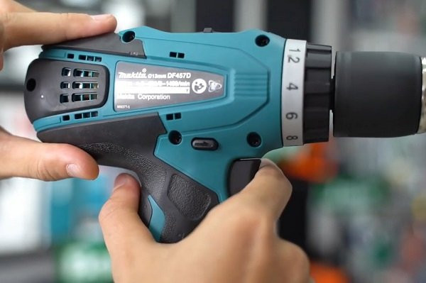 Máy khoan bị đánh lửa có nguy hiểm không?