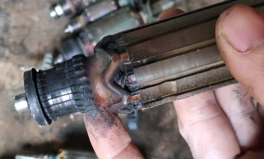 Máy khoan bị đánh lửa do cháy rotor