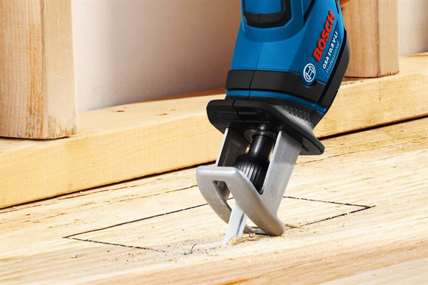 Máy cưa gỗ là một thiết bị chuyên dụng dùng để cắt gỗ