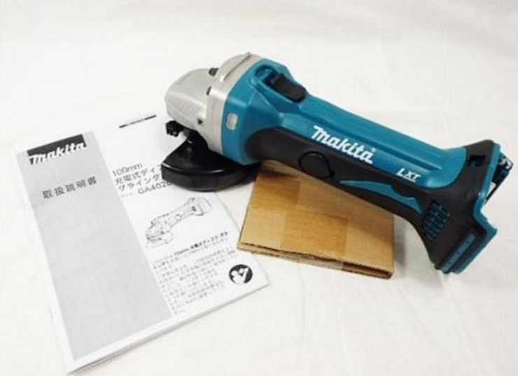 Máy mài cầm tay dùng pin có thiết kế nhỏ gọn, linh hoạt