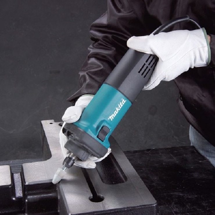 Máy mài khuôn dễ tiếp cận những chi tiết nhỏ hẹp khó tiếp cận