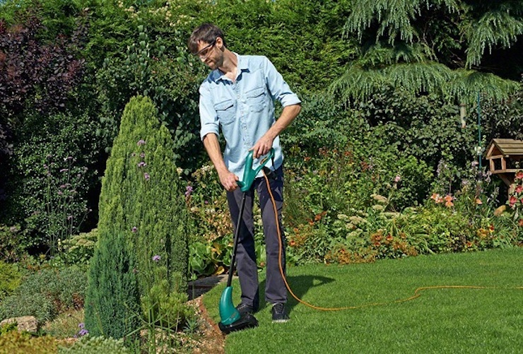 Máy cắt cỏ dùng điện không gây ồn ào