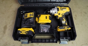 may-van-vit-dung-pin-dewalt-dcf894m2