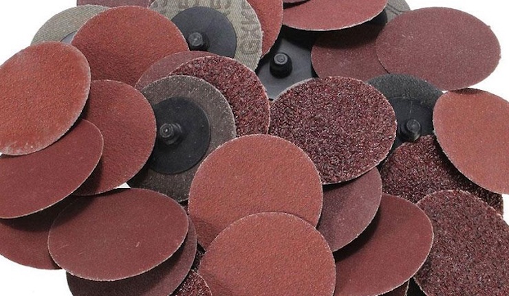 Đĩa nhám có bề mặt sần sùi, thô ráp