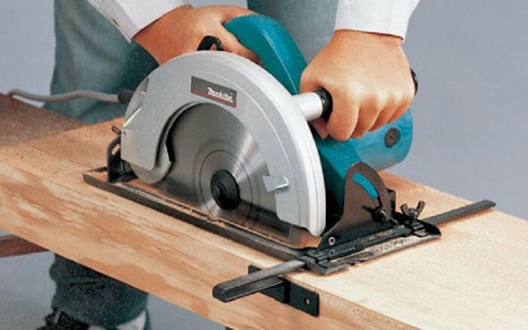 Máy cắt gỗ Makita N5900B 2000W dùng điện