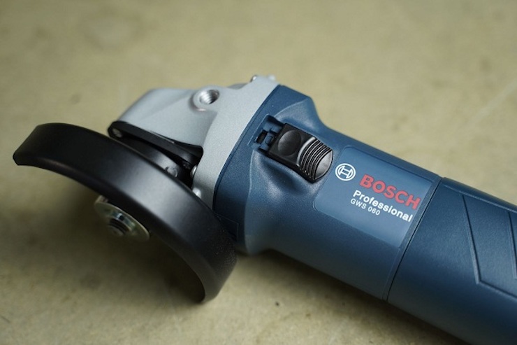 Máy mài góc Bosch GWS 060 giá rẻ chất lượng tốt đáp ứng được nhiều công việc cắt, mài, chà nhám