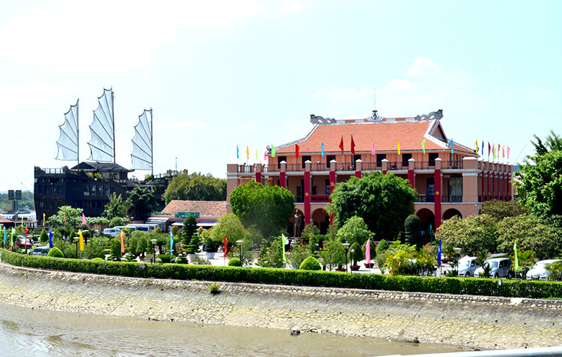 Bến nhà rồng bảo tàng Hồ Chí Minh