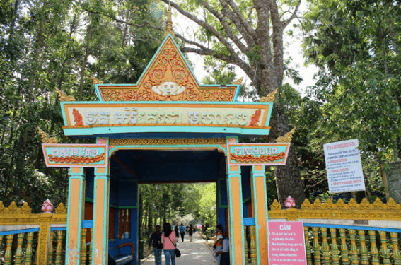Chùa Dơi