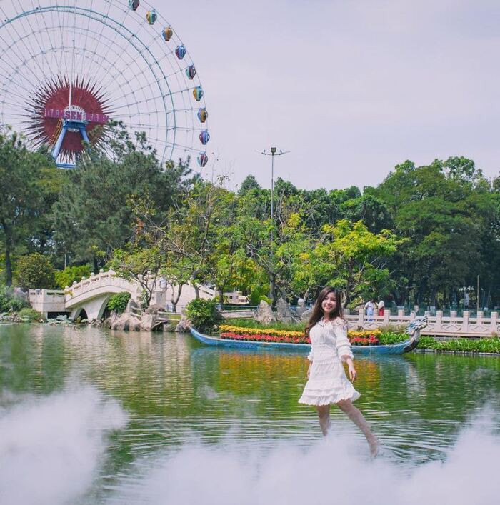 Công viên nước Đầm Sen