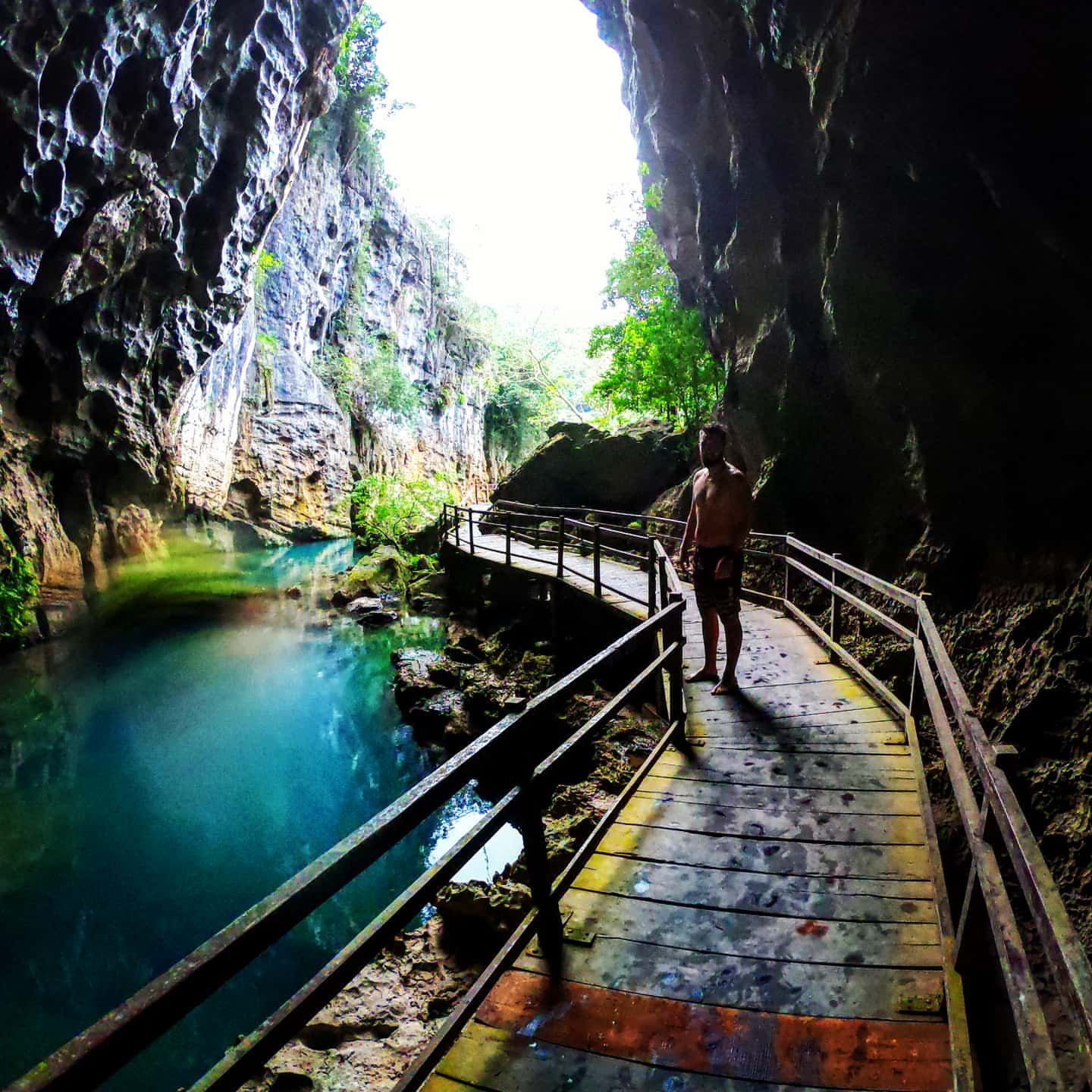 Hang Tối