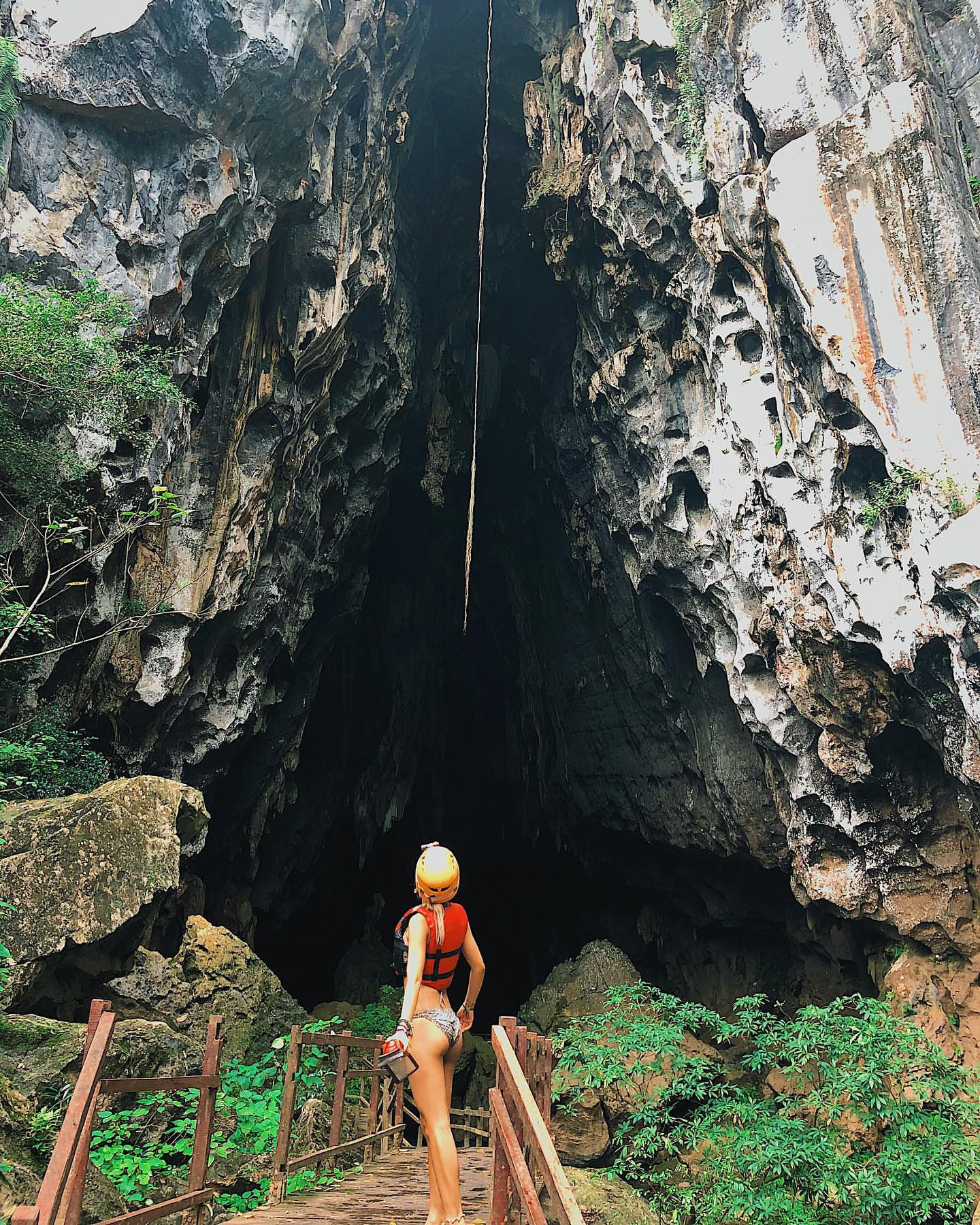 Hang Tối
