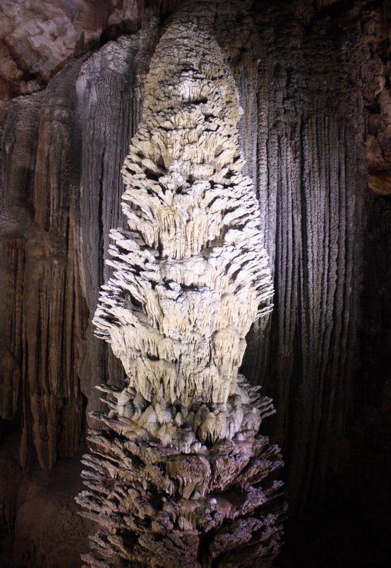 Động Thiên Đường Paradise Cave