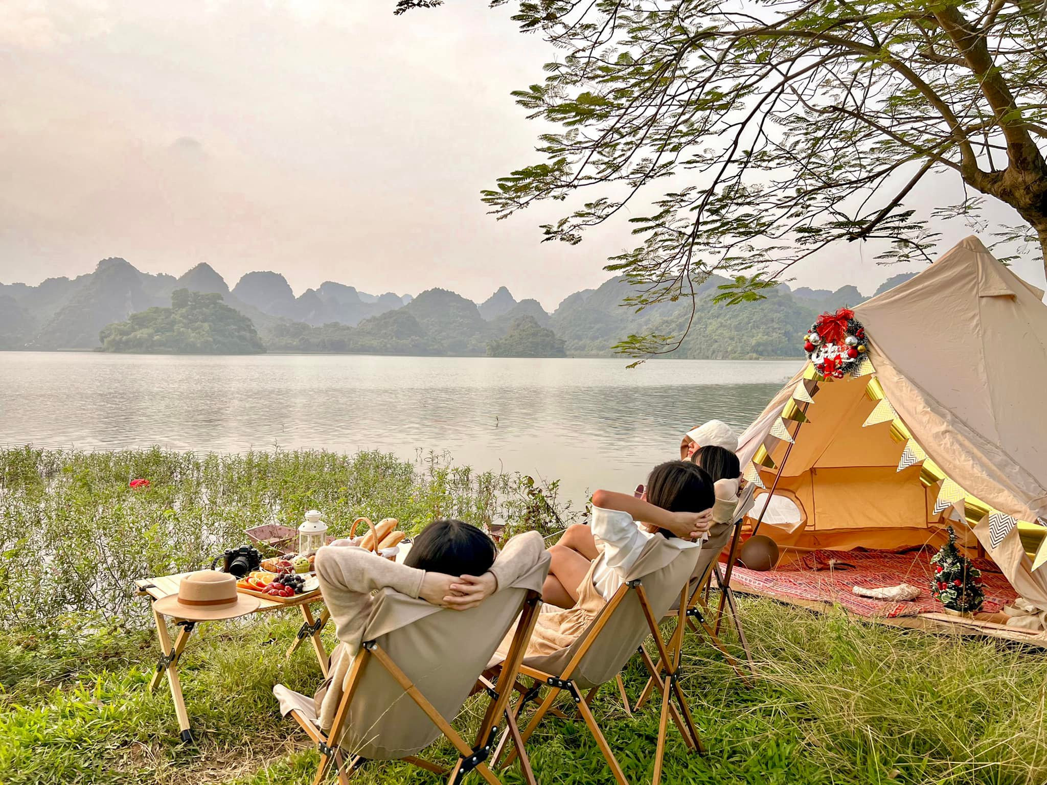 Cắm trại Hồ Quan Sơn