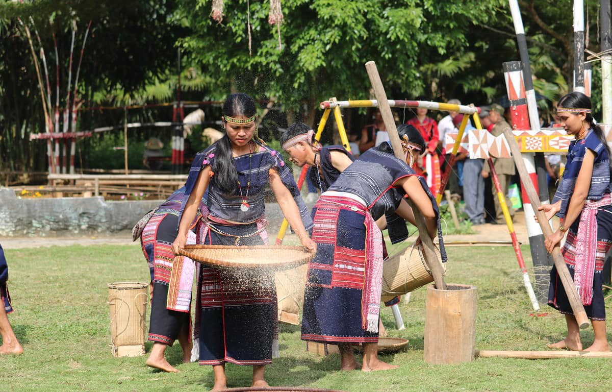 Làng văn hóa các dân tộc Việt Nam