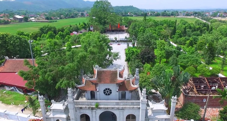 Đền Quốc Mẫu Âu Cơ