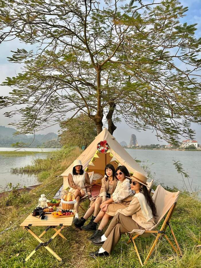 Cắm trại Hồ Quan Sơn