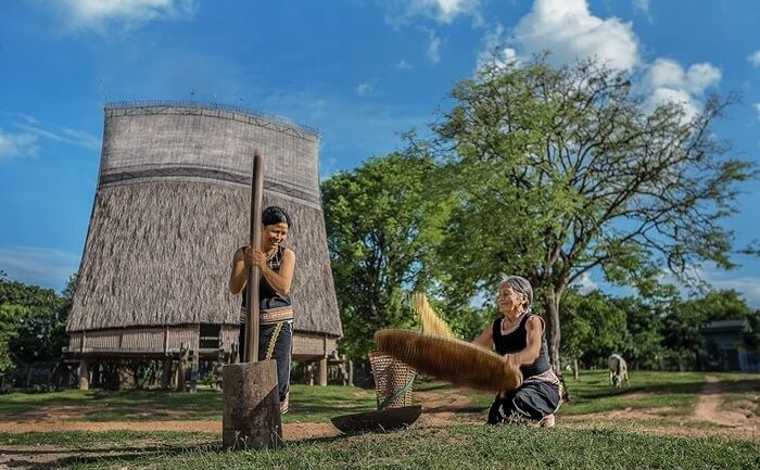 Nhà Rông Konklor Kon tum