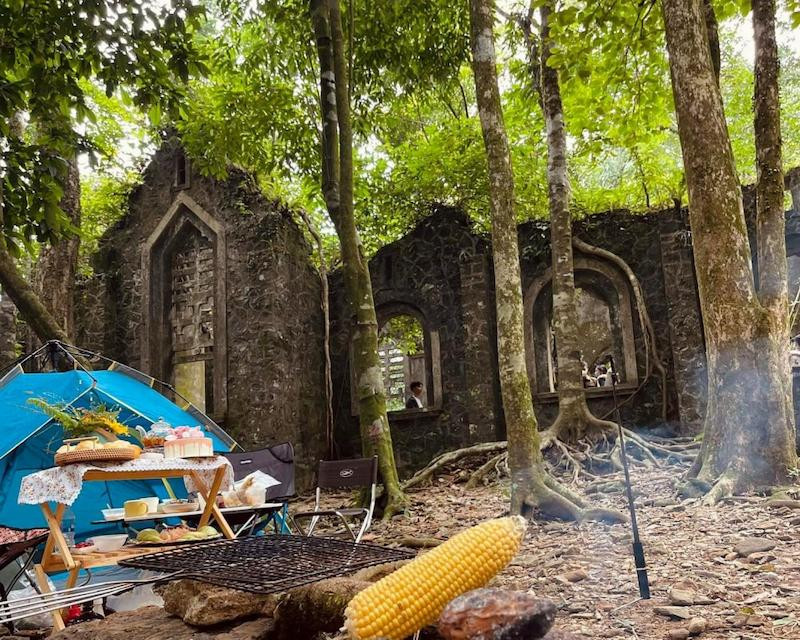 Cắm trại Nhà Thờ Cổ Ba Vì