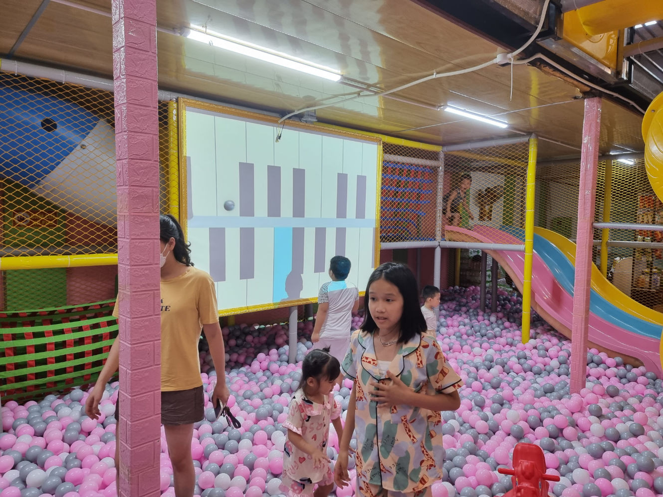 Khu vui chơi giải trí Tin Tin - Hà Hương