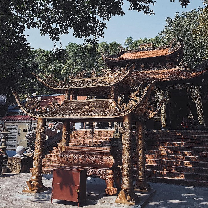 Đền bà chúa kho