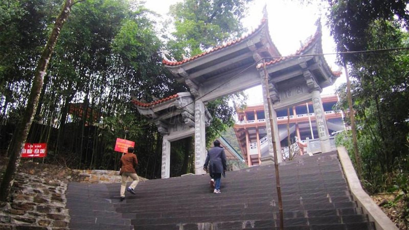 Đền Bà Chúa Thượng Ngàn