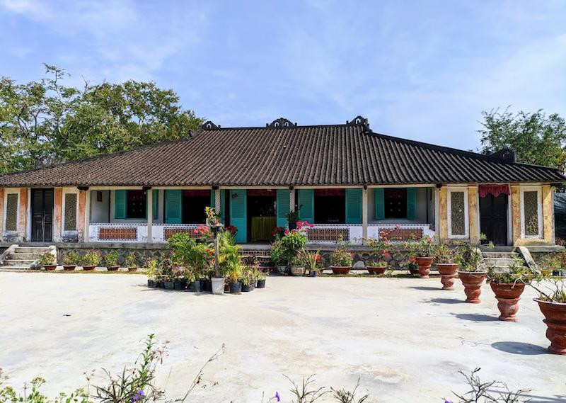 nhà trăm cột
