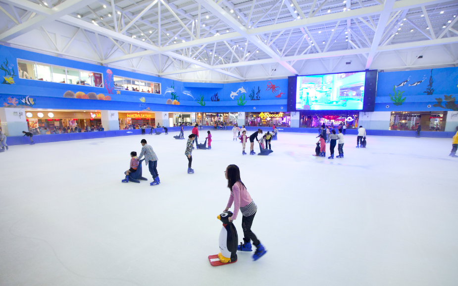 Vinpearlland Ice Rink Royal City  - Sân trượt băng chuẩn quốc tế