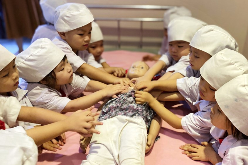 nghe-bac-si-tai-khu-vui-choi-kizciti-845x564