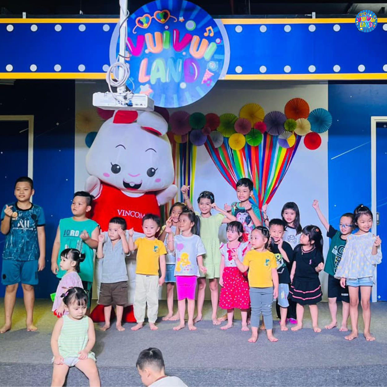 VUI VUI LAND - DU HÀNH VỀ VÙNG ĐẤT VUI NHỘN