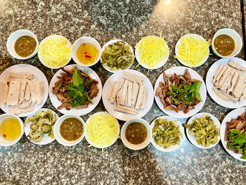 Bánh cuốn thịt nướng Buôn Ma Thuột