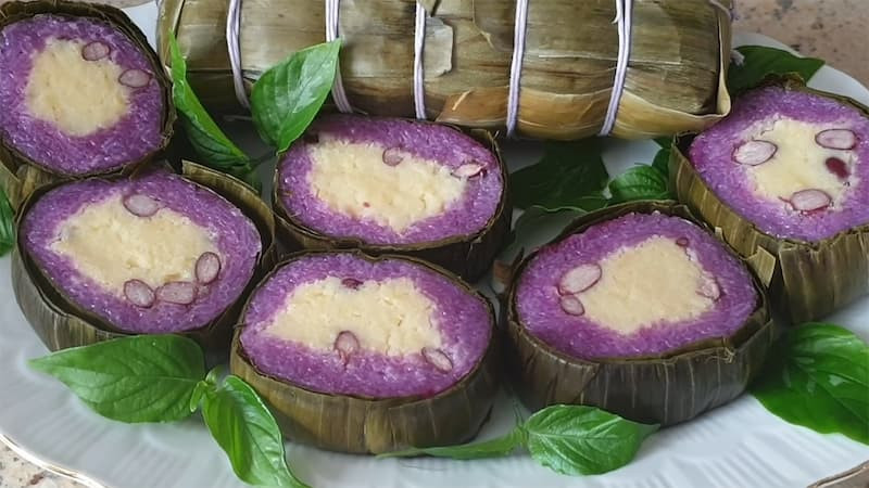 Bánh tét lá cẩm