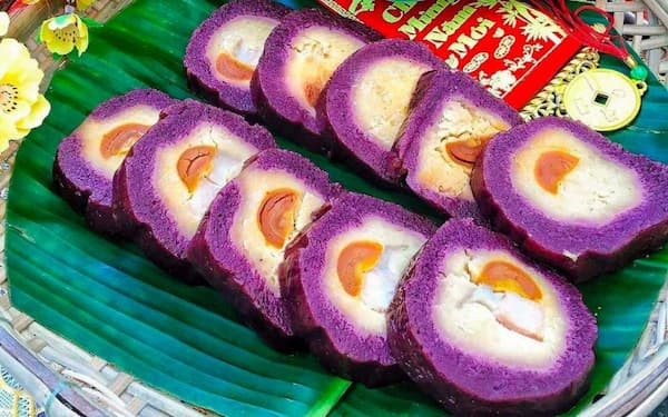 Bánh tét lá cẩm