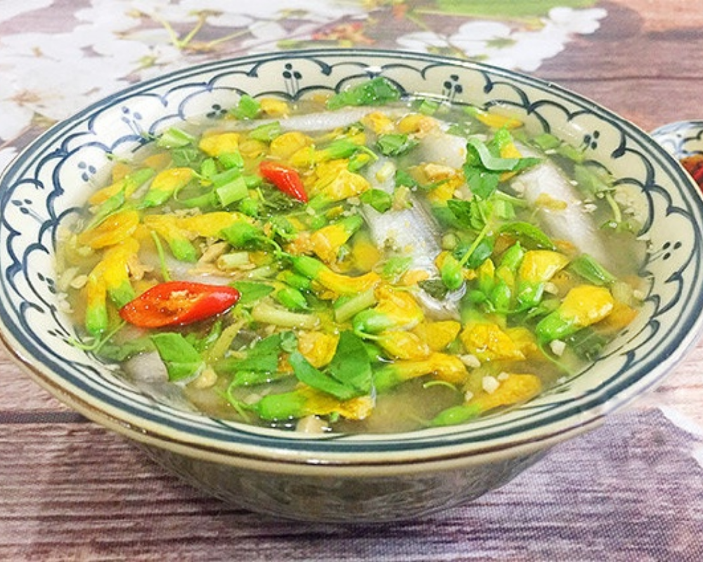 canh-chua-mua-nuoc-noi-ca-linh-nau-voi-bong-dien-dien