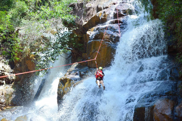 dalat-datanla-waterfall-1