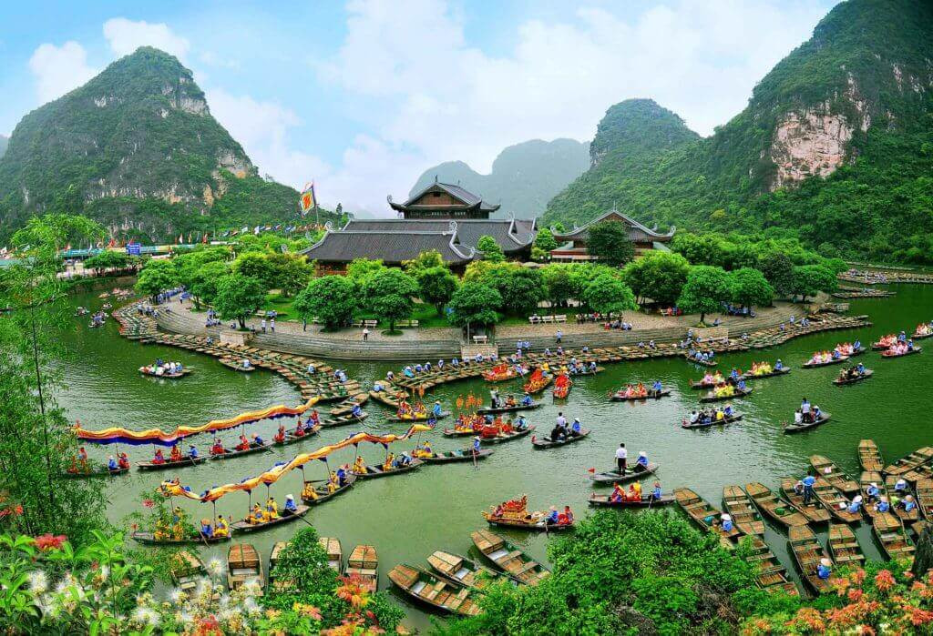ninh-binh-trang-an-dragon-boat-1